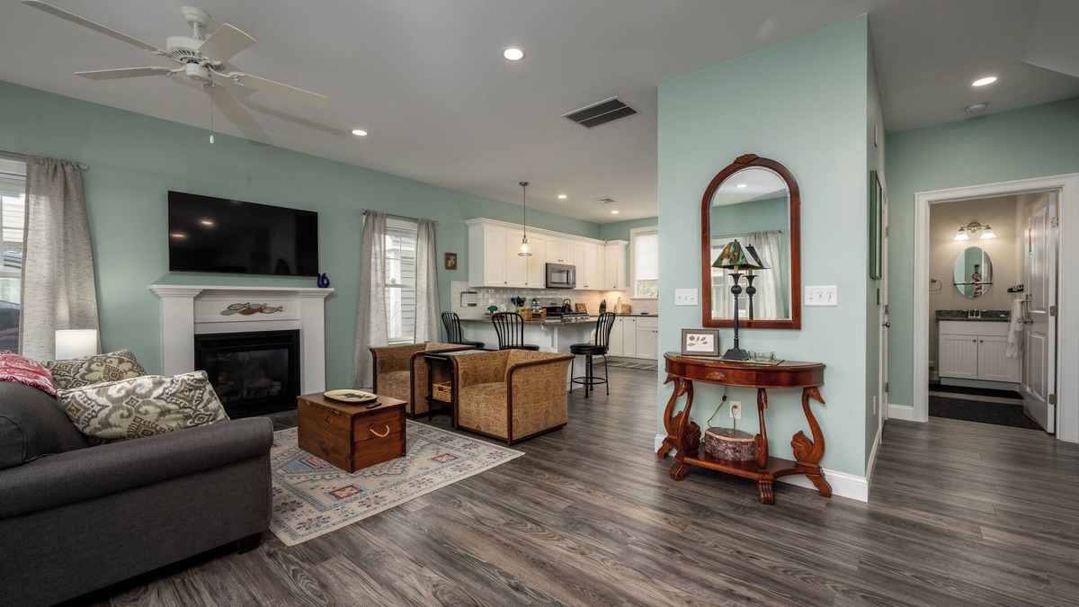 Arundel Cottage | Costal retreat in gated community with fireplace, wifi, pool, gym & game room