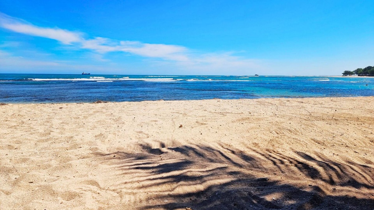 Costambar Apartment | Costambar Ocean Breeze - Beachfront Apartment With Pool