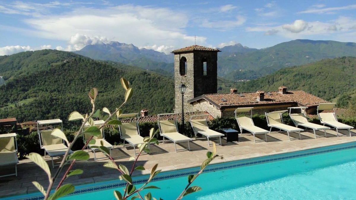 Fosciandora Villa | Costola, private pool, stunning mountain views. Chef on request.