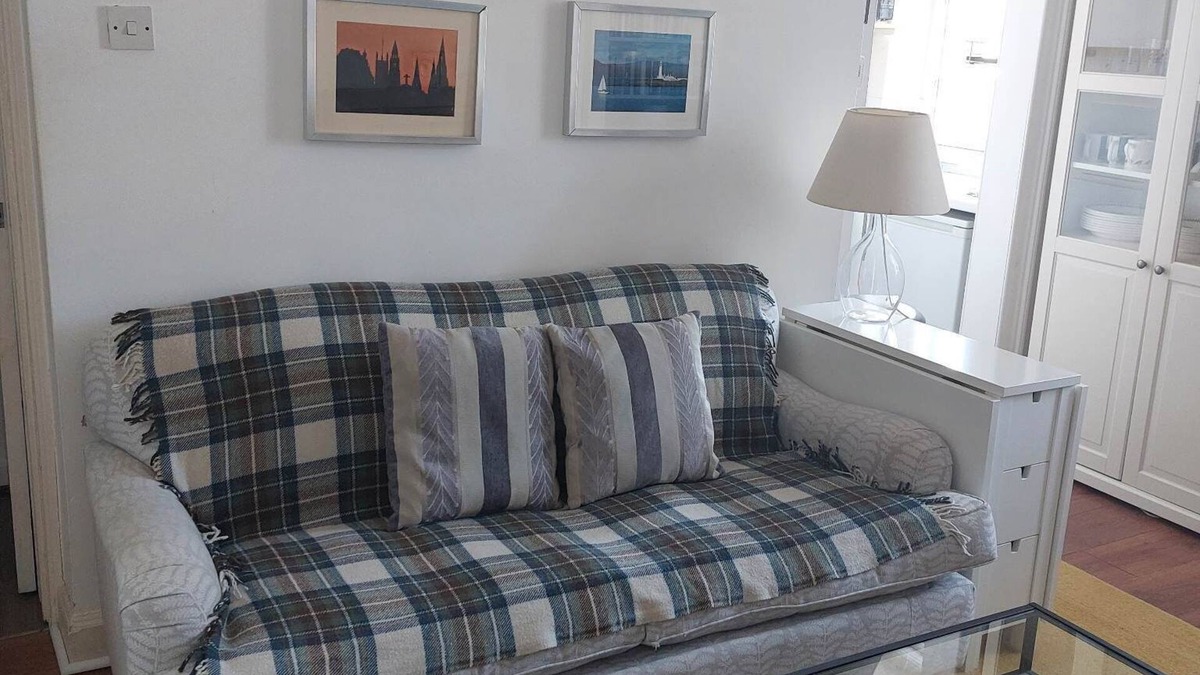West End Apartment | Cosy 1-bed apartment in Dean Village - the most picturesque area of Edinburgh 🌳