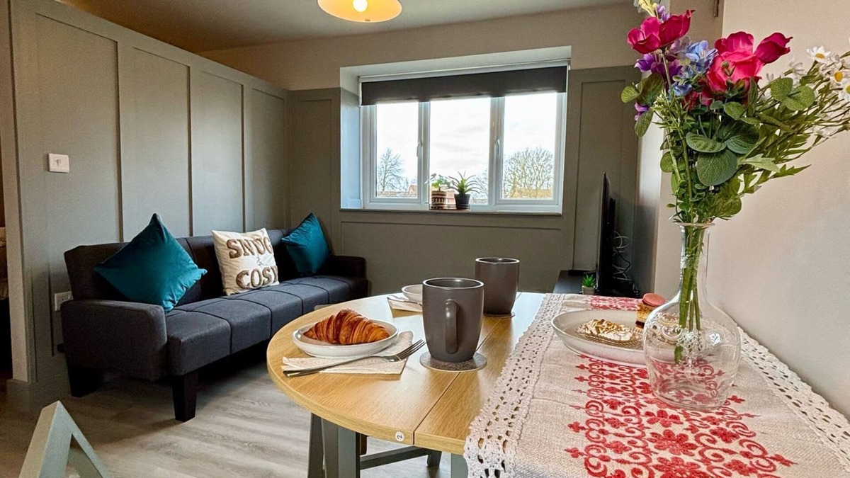 Newmarket Apartment | Cosy 1-Bed Apt in Newmarket with Parking