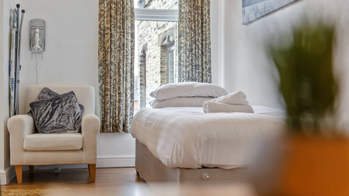 Cleckheaton House | Cosy 1-bed house in Cleckheaton, 1 ml from M606, for contractors Longer Stays