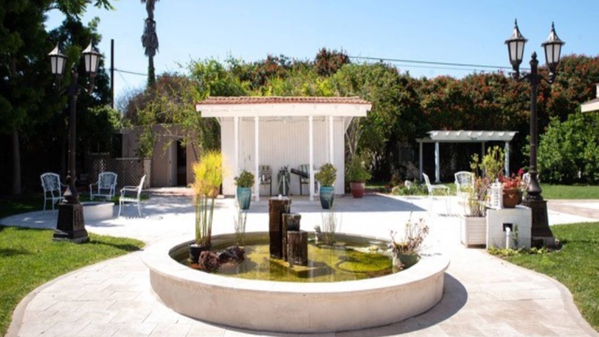 Downey House | Cosy 1 Bed Studio with living room and separate 2 independent bedrooms