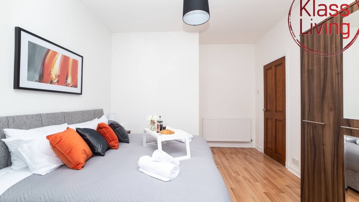 Bellshill Apartment | Cosy 1 bedroom apartment close to train station