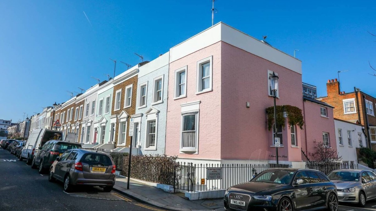 Pembridge Apartment | Cosy 1 Bedroom apartment with King size bed or 2 singles in superb location.