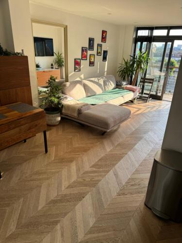 Askew Apartment | Cosy 1 bedroom apartment with balcony near Chiswick