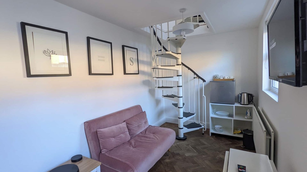 Brixton Hill Apartment | Cosy 1 bedroom coach house