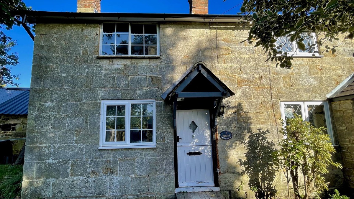 Crowborough Cottage | Cosy 18th-Century Cottage in Crowborough with Log Burner, Near Ashdown Forest