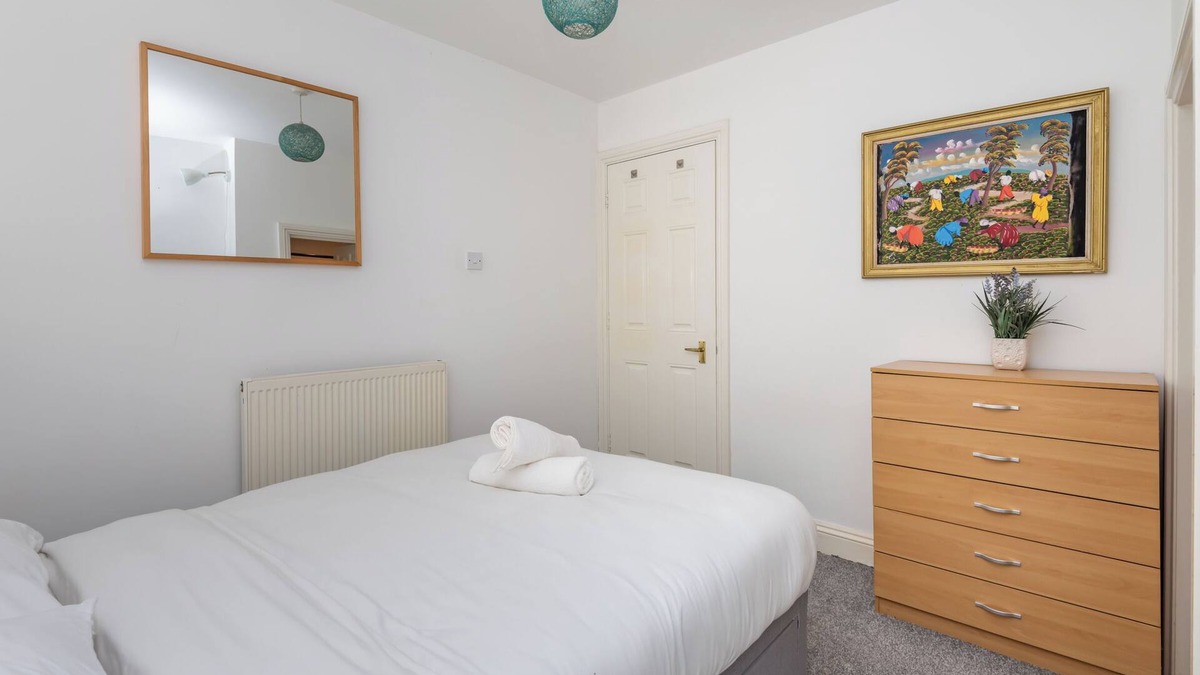 Brixton Hill Apartment | Cosy 1BD Flat, Between Clapham & Brixton