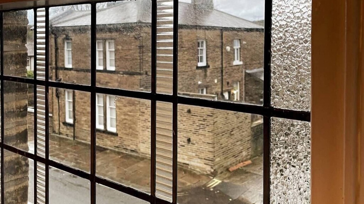 Saltaire Village Cottage | Cosy 1BD Heritage Cottage in Saltaire, Shipley