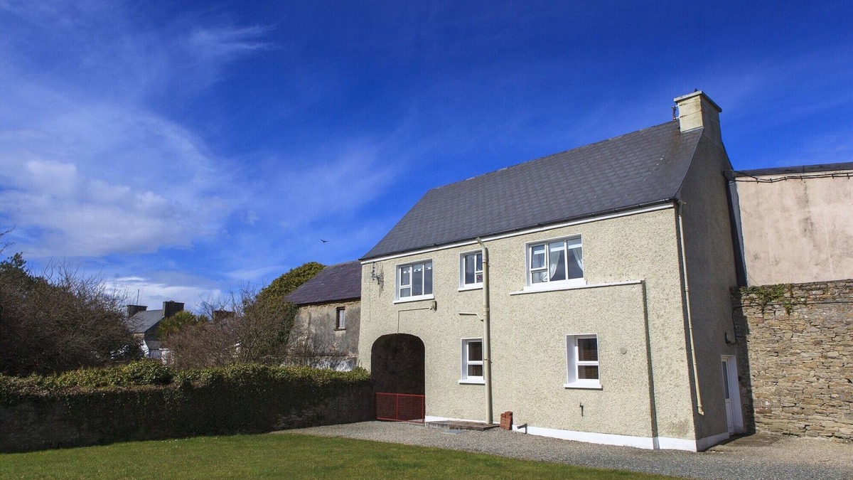 Dunkineely Apartment | Cosy 1bed Pet Friendly Garden Apt on the Wild Atlantic Way in South Donegal