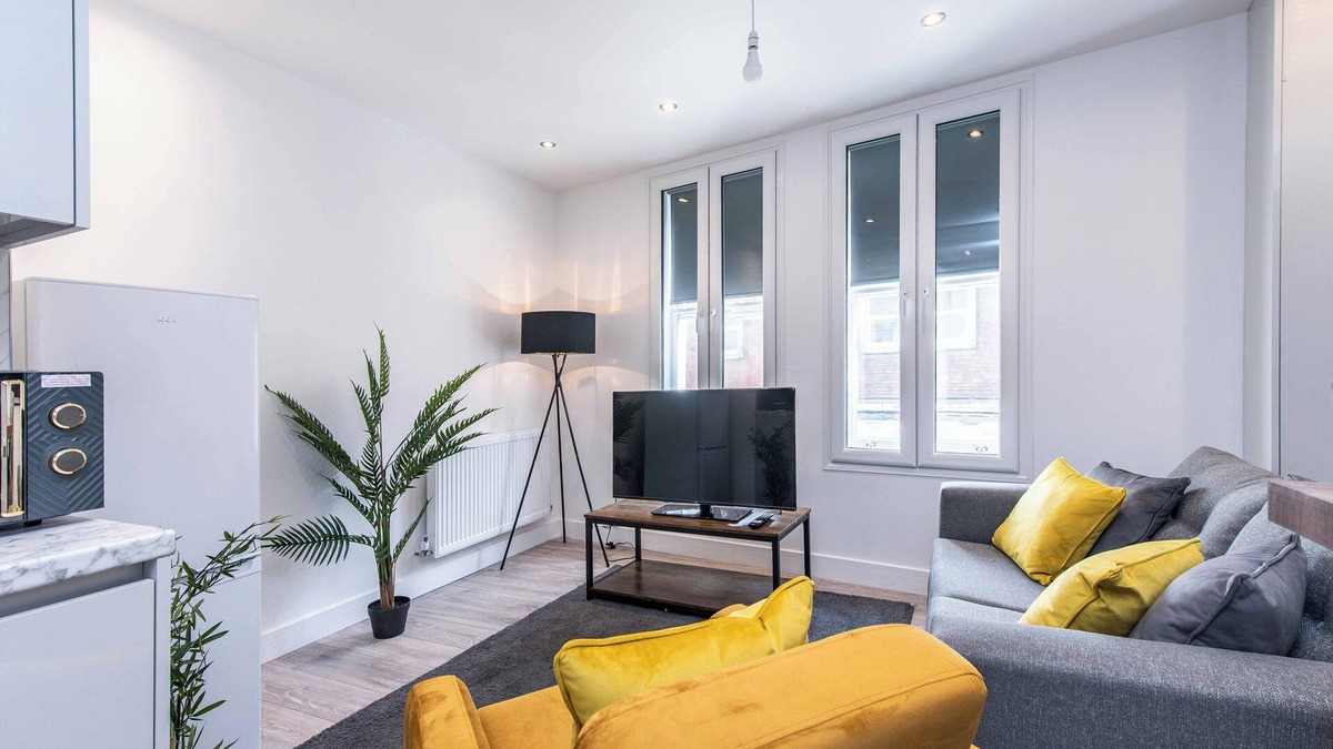 Basingstoke Apartment | Cosy 2-Bed Apartment in the Heart of Basingstoke