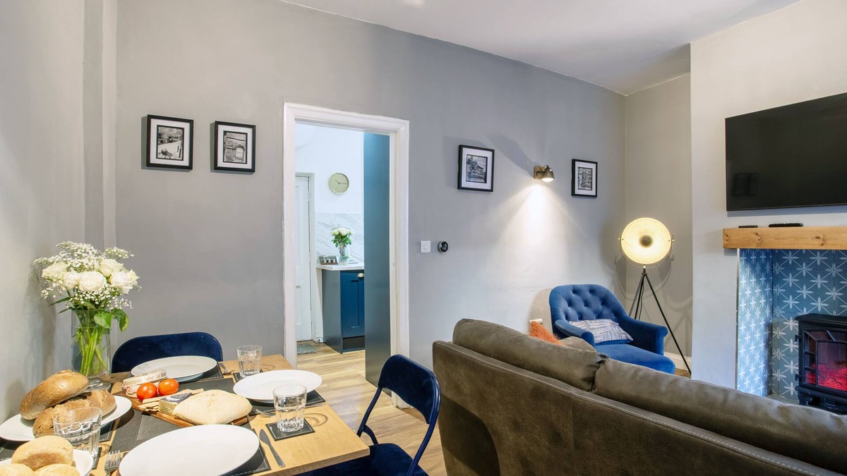 Saltaire Village House | Cosy 2-Bed Cottage in a World Heritage Village