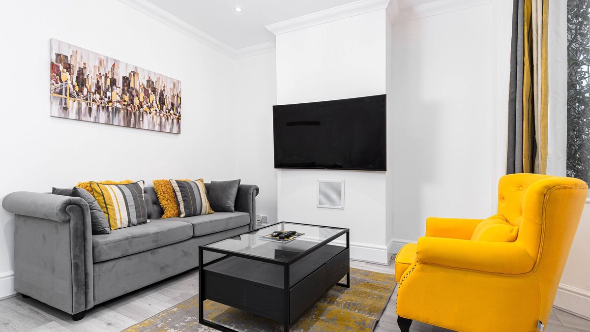 Grays House | Cosy 2 Bed House Close to Station
