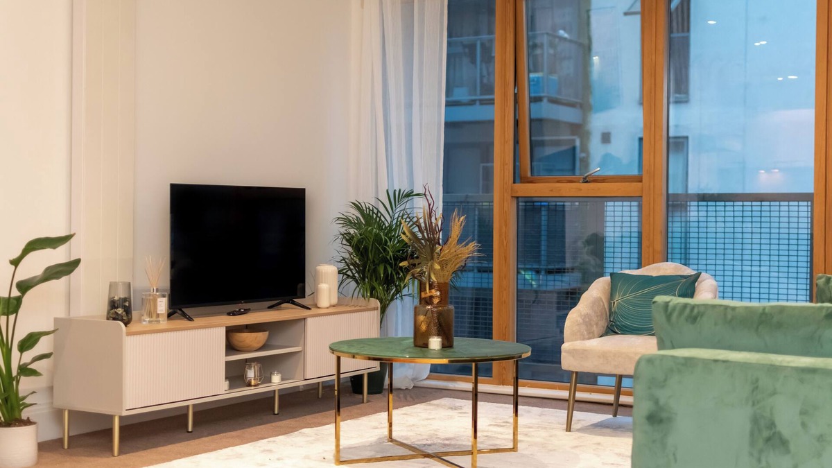 Lea Bridge Apartment | Cosy 2 Bed Riverside Apartment + Free Parking