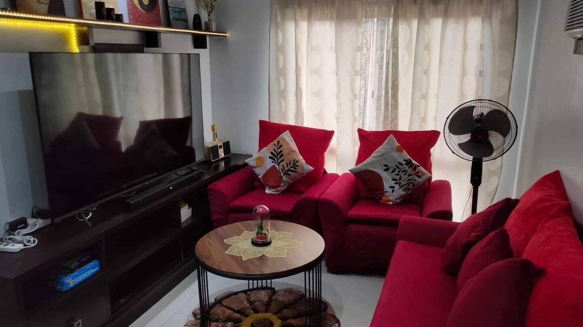 Moonwalk Condo | Cosy 2 Bedroom Condo near Manila NAIA Airport. With Pool. Avida Towers Sucat. 4R