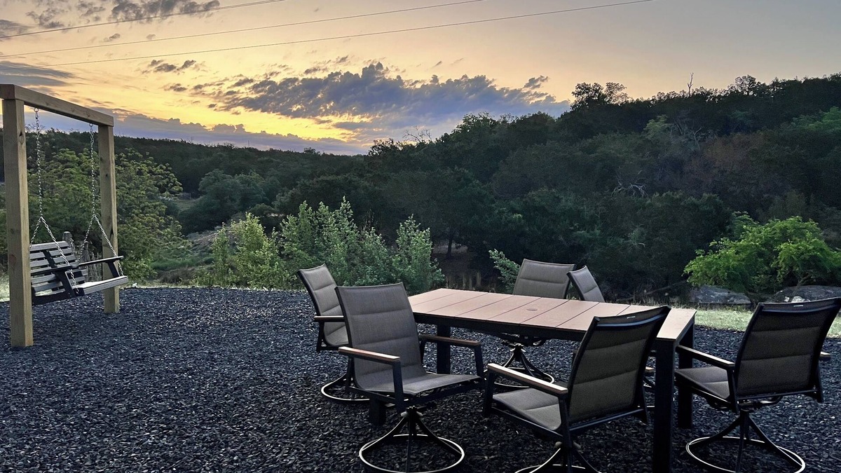 Kerrville House | Cosy 2-bedroom cabin with modern amenities and beautiful views
