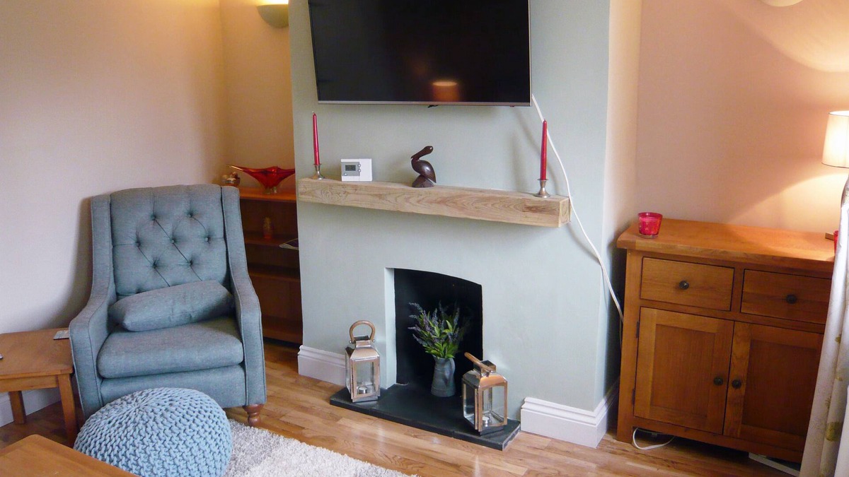 Godstone Cottage | Cosy 2 bedroom cottage in pretty Godstone Village on the North Downs in Surrey