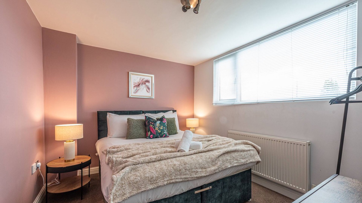 Blacon House | Cosy 2 bedroom house 10 mins from Chester and the zoo. Sleeps 4 by Restfully