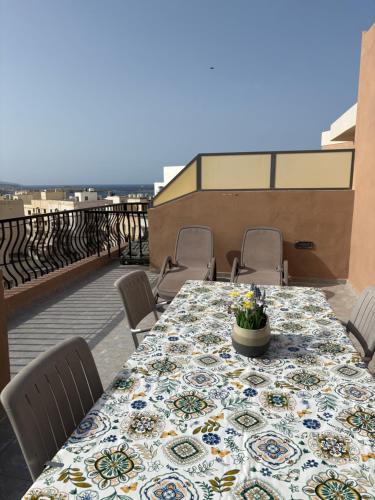 Bugibba Apartment | Cosy 2 Bedroom Penthouse with Terraces & seaview