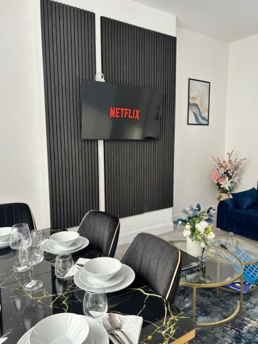 Shepherd's Bush Apartment | Cosy 3 Bed flat in Shepherds bush Sleeps 8 guest