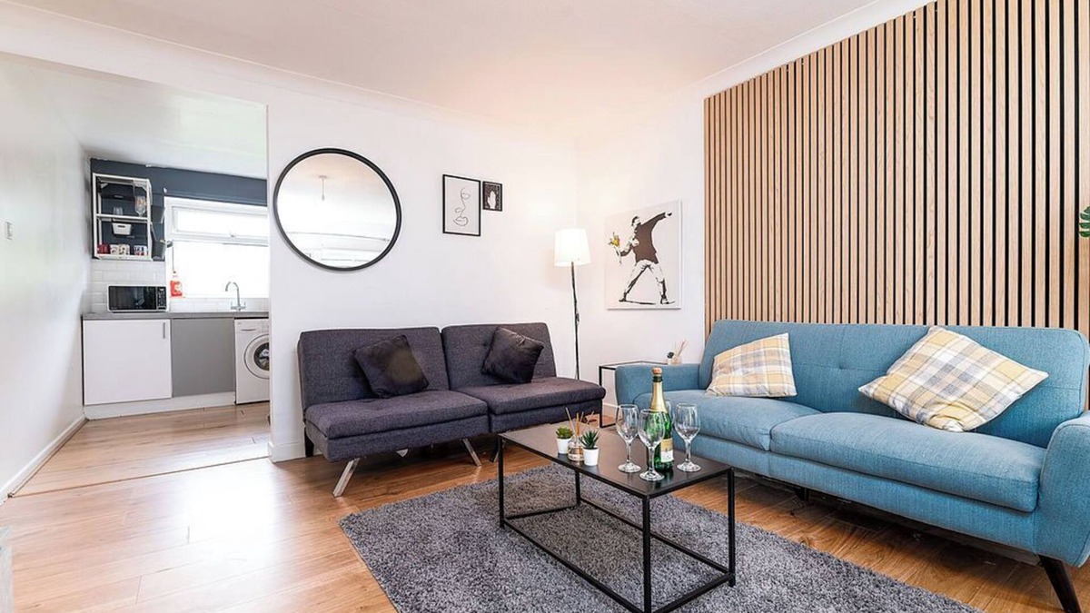 Forest Fields Apartment | Cosy 3-Bed Flat with Free Parking, 5 minutes away from the City Centre