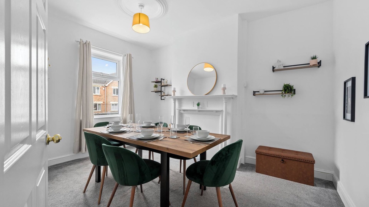 Blackrod House | Cosy 3-Bed Home in Blackrod | Modern & Homely