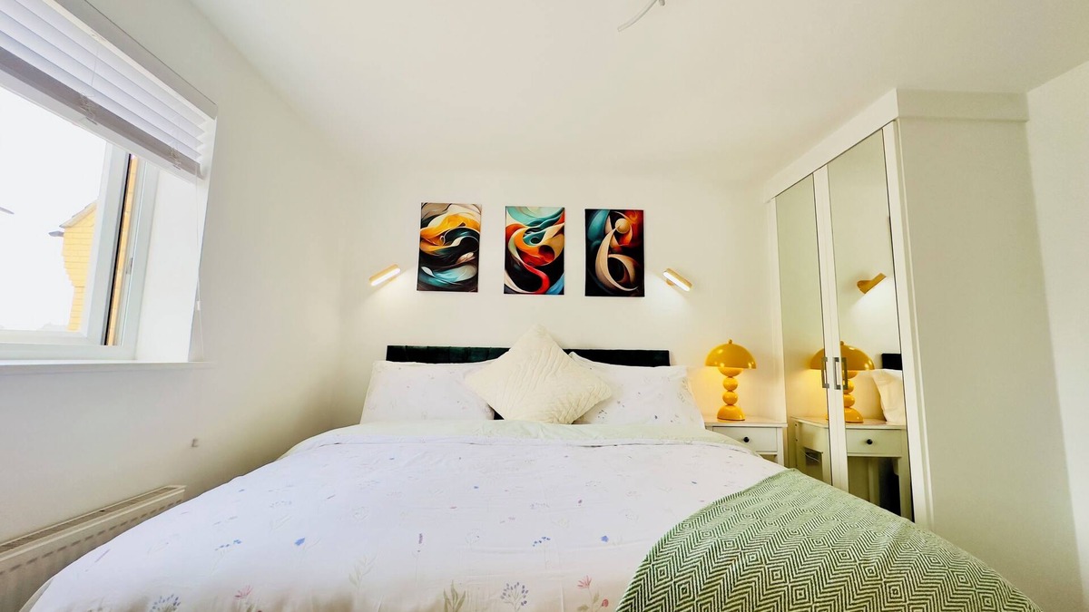 Colchester House | Cosy 3 Bedroom House in Colchester/pet-friendly