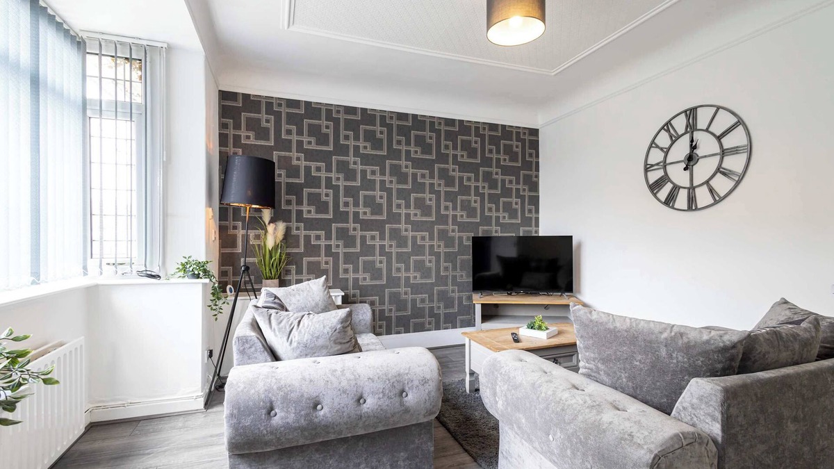 St Helens House | Cosy 3 Bedroom House in St Helens