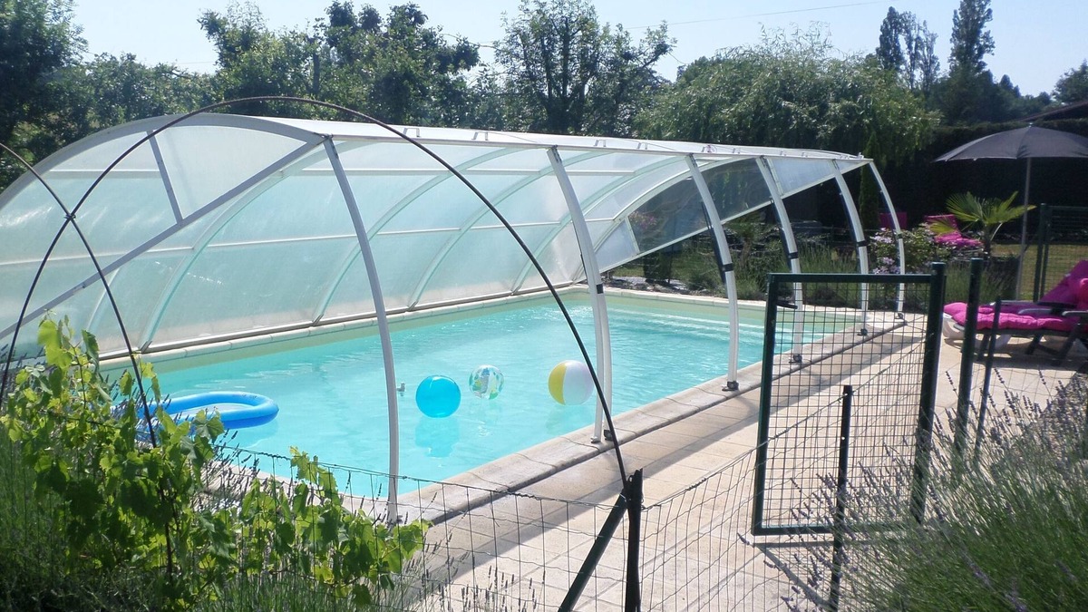 Cahuzac Villa | Cosy 3 bedrooms home . Private pool. Private garden. free WiFi. Shops near by