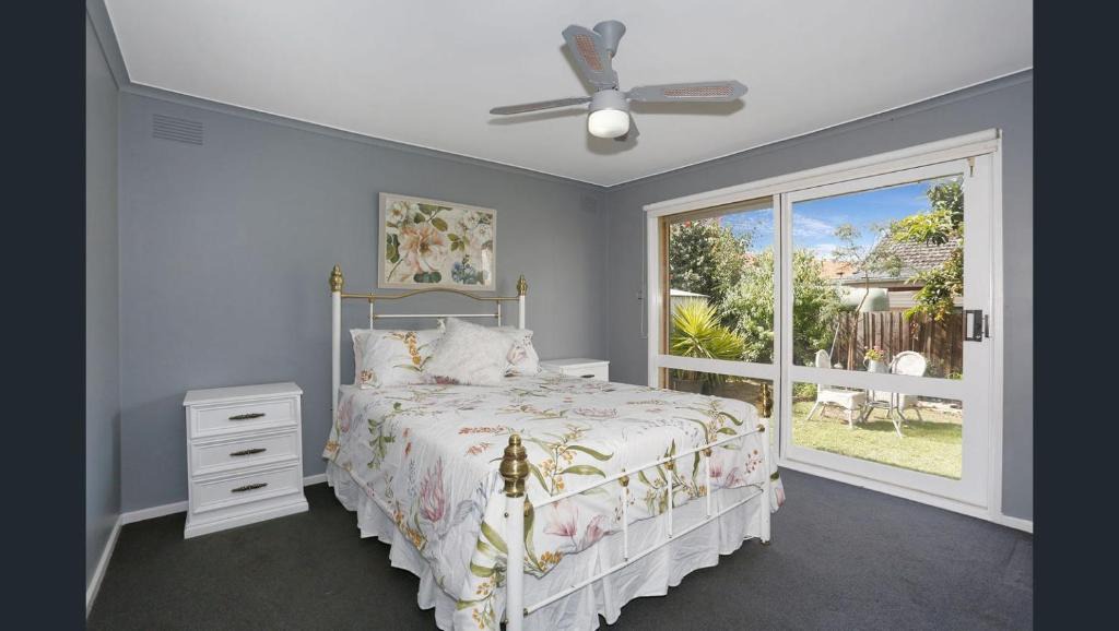 Greenvale House | Cosy 4 Bedroom Holiday Home - Melbourne Airport