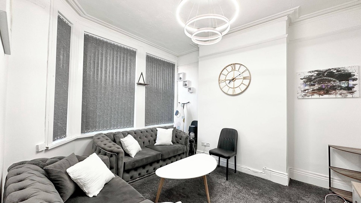 Levenshulme House | Cosy 5-Bed Home in Levenshulme
