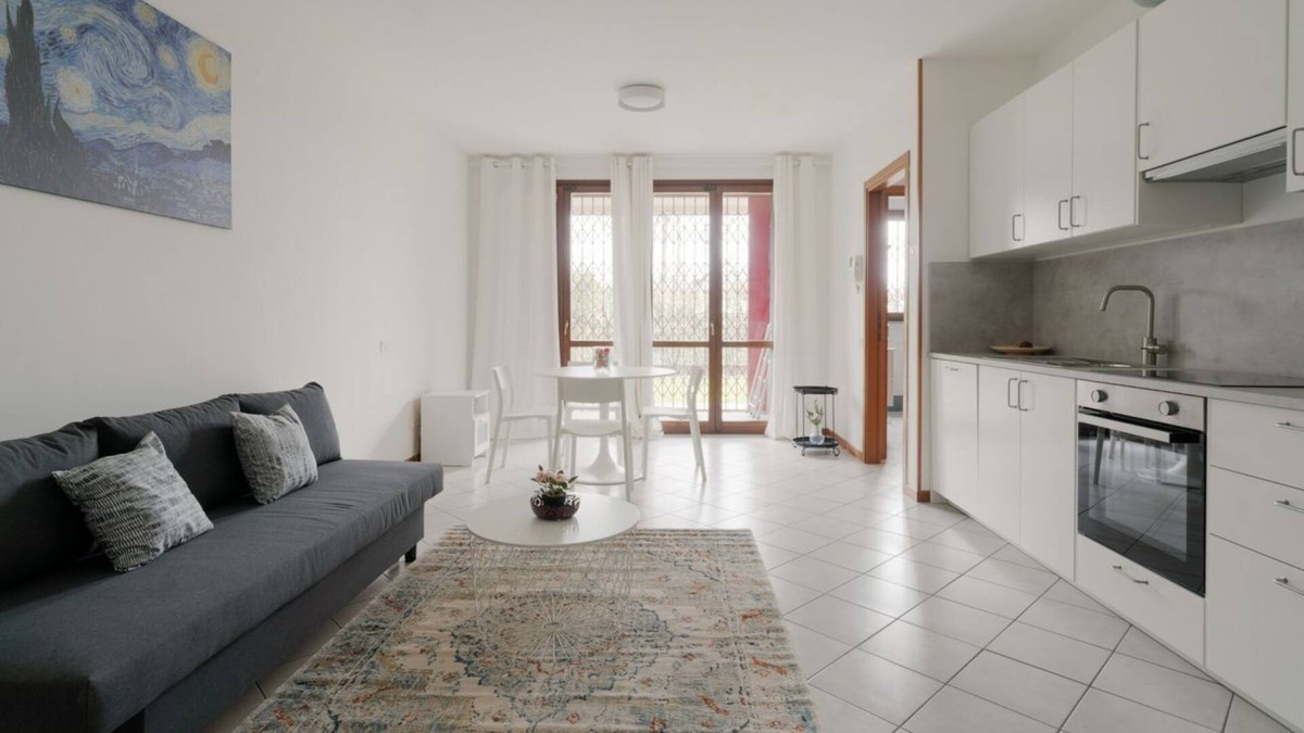 Bruzzano Apartment | Cosy 60sqm flat with a private garden of 8sqm that can accommodate up to 4 people, located on the ground floor of a building with lift.The flat is only 500m from the Parco Nord, the largest green area in Milan!At 500m there is also the ‘Bruzzano-Parco