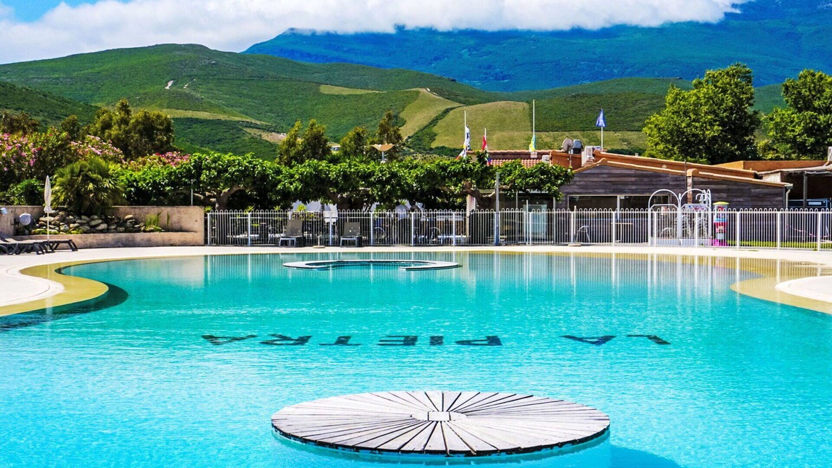 Pietracorbara House | Cosy apartment in villa with pool, WIFI, A/C, TV, terrace, pets allowed and panoramic view