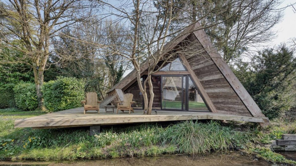 Winchester Cabin | Cosy A-Frame cabin nestled in the chalk steams of Hampshire