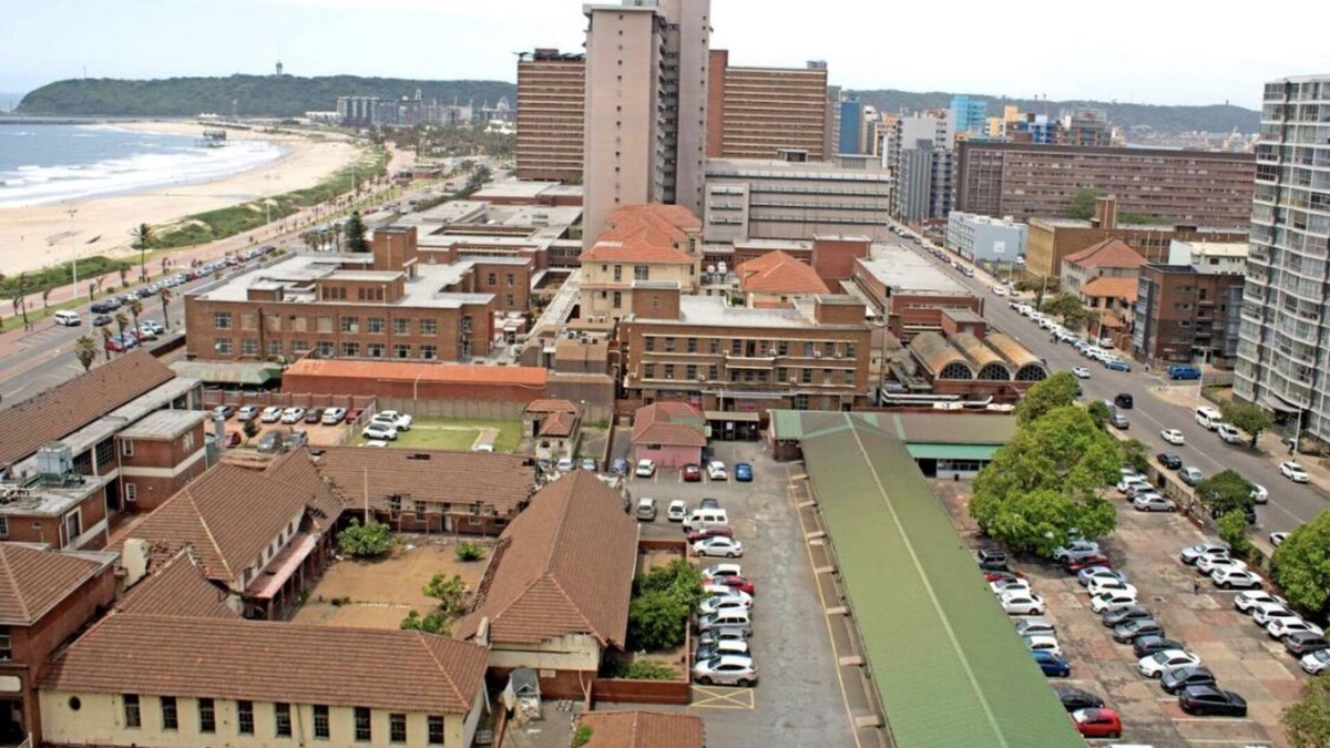 South Beach Apartment | Cosy accommodation ,2 minute from the South Beach Durban .Suitable for families.