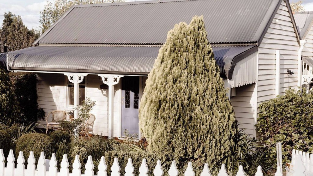 Daylesford Cottage | Cosy and authentic 1870s miner's cottage - Views, fireplace, stroll into town