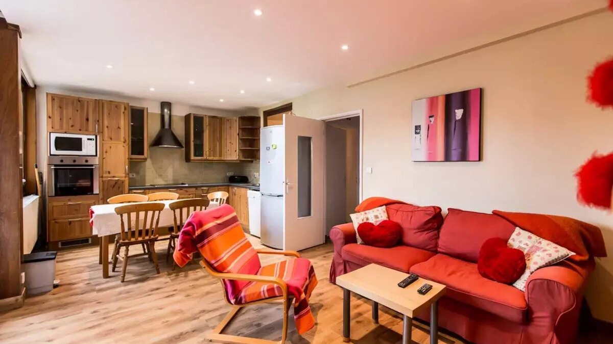 Le Cret Apartment | Cosy and bright three-room apartment near the center