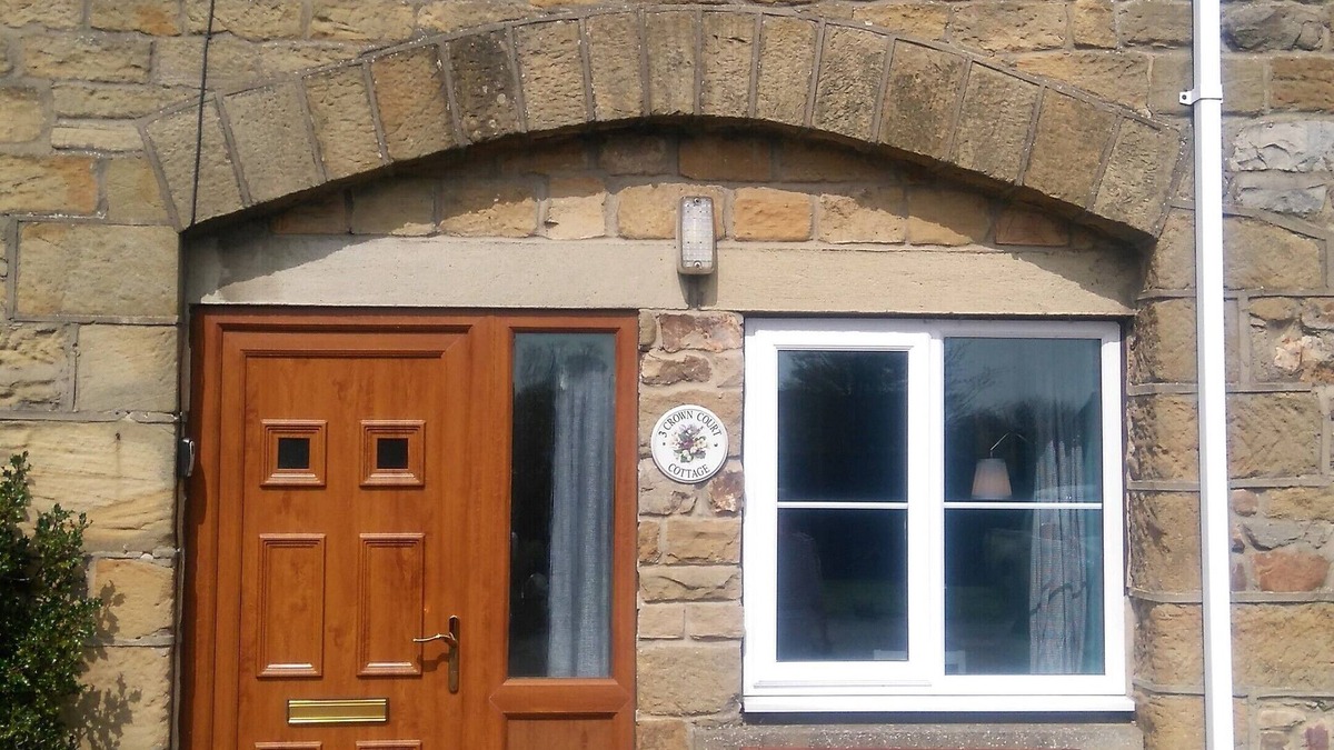 Grewelthorpe Cottage | Cosy and comfortable cottage, pet friendly, woodburning stove, near village pub