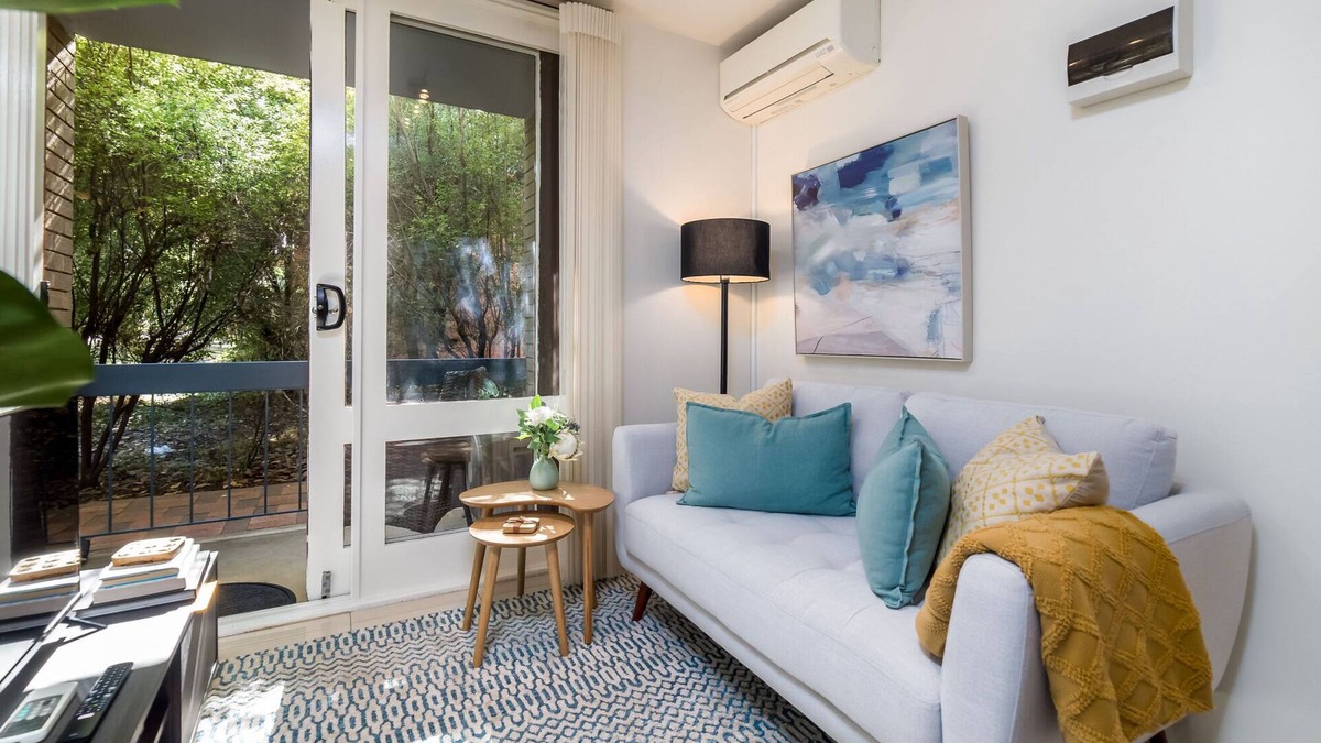 Watson Apartment | Cosy and Convenient Leafy Apartment