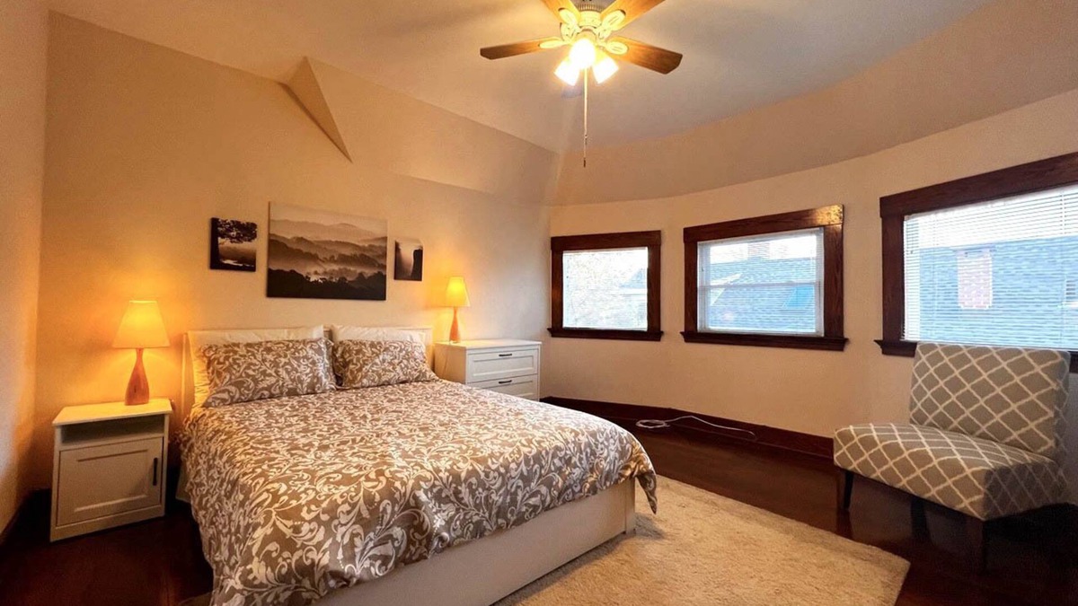 New Haven Apartment | COSY and HOMEY with ALL