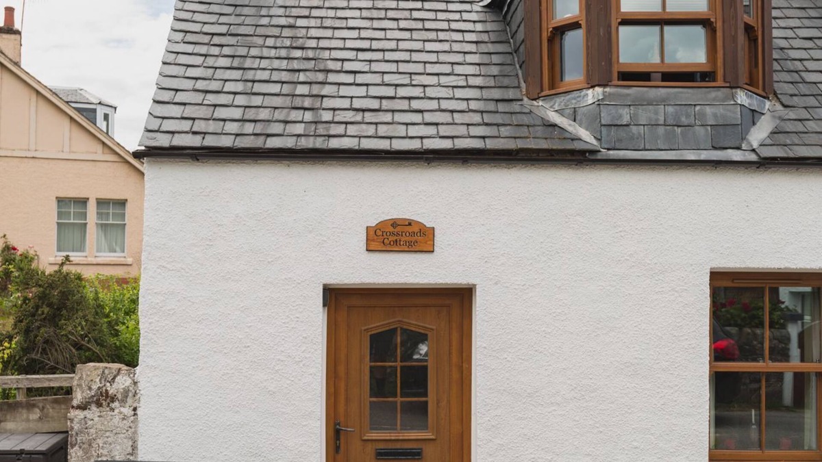 Lewiston Cottage | Cosy and Quaint One Bedroom Cottage at the Foot of Loch Ness