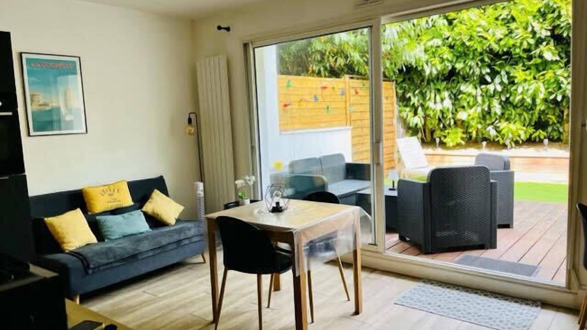 La Rochelle Apartment | Cosy and refined 1-bedroom apartment with garden