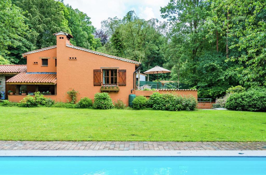 Tessenderlo House | Cosy and snug holiday home with joint swimming pool