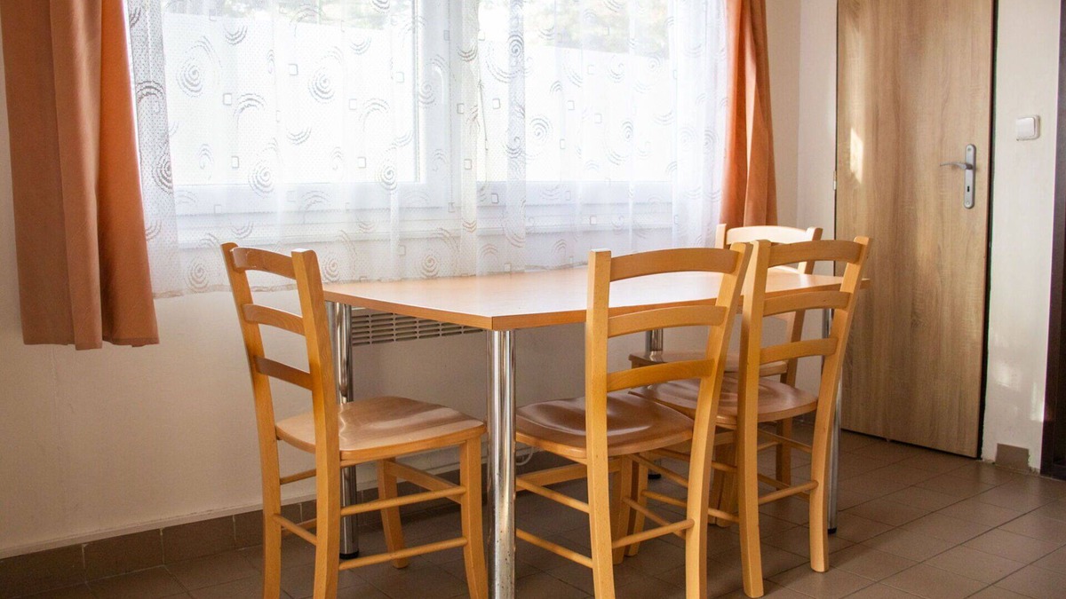 Hradec Kralove House | Cosy apartment in villa for 12 guests with WIFI, TV, patio, pets allowed and parking
