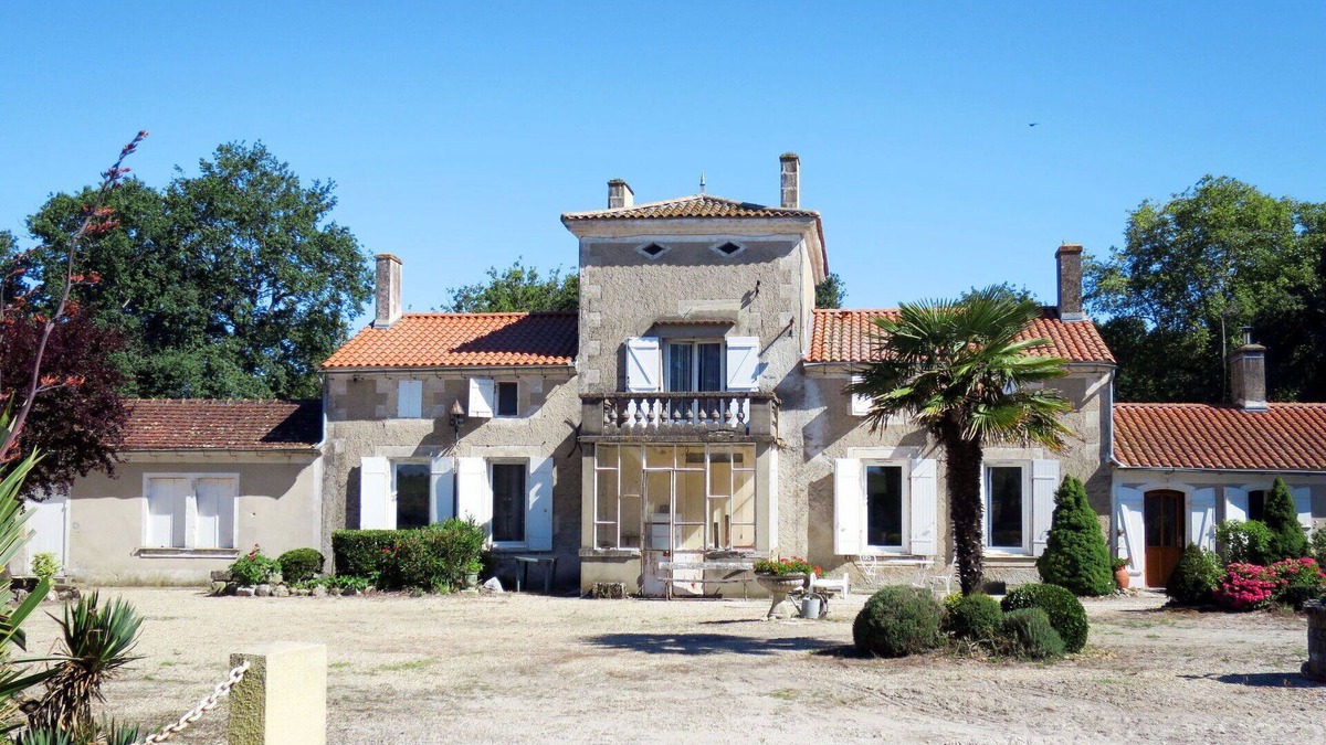 Jau-Dignac-et-Loirac House | Cosy apartment in villa for 5 guests with WIFI, TV, terrace and parking