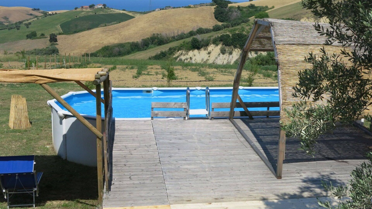 Cologna Spiaggia Villa | Cosy apartment in villa with pool, A/C, WIFI, hot tub, TV, patio, pets allowed and panoramic view