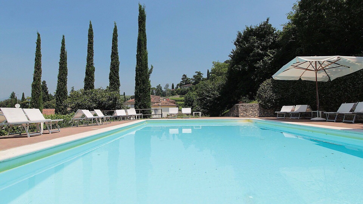 Colognola ai Colli Apartment | Cosy apartment for 5 people with pool, A/C, WIFI, TV and parking, close to Verona