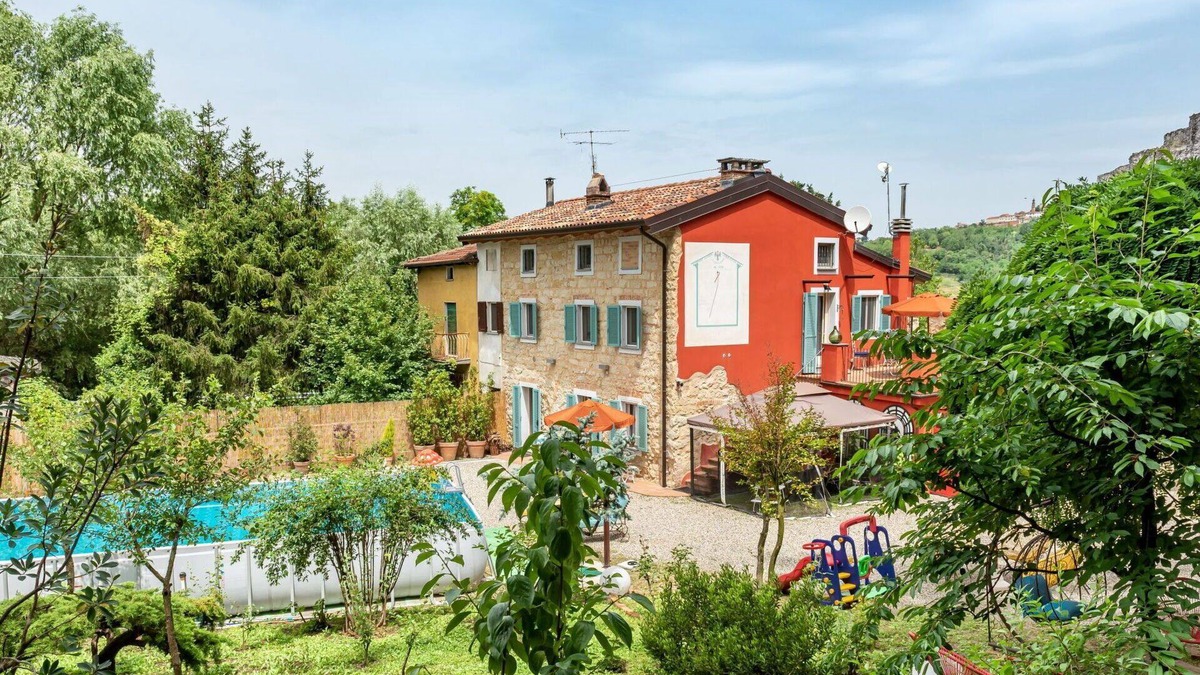 Vignale Monferrato Apartment | Cosy apartment for 10 people with private pool, WIFI, TV, terrace and pets allowed