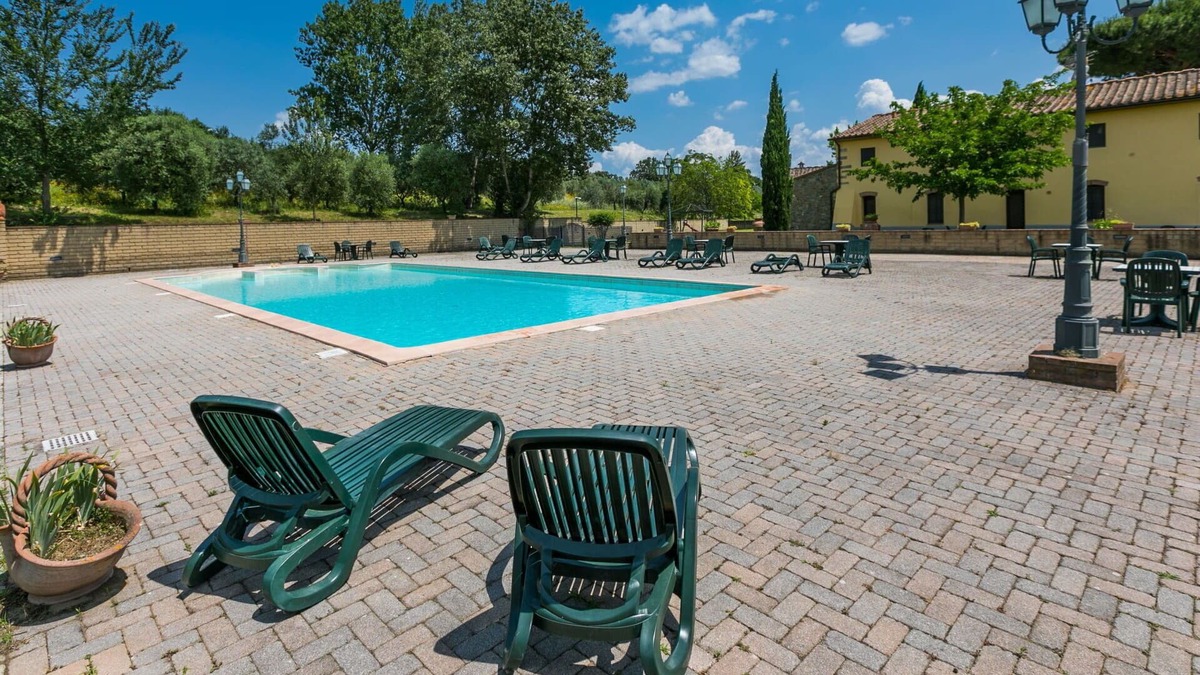 Capraia e Limite Villa | Cosy apartment in villa for 4 guests with A/C, pool, WIFI, TV and parking